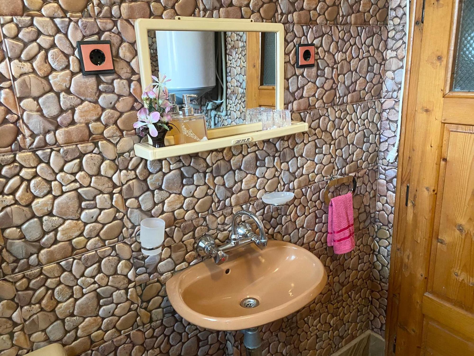 Niya Guest House Beli Iskar Eksteriør bilde